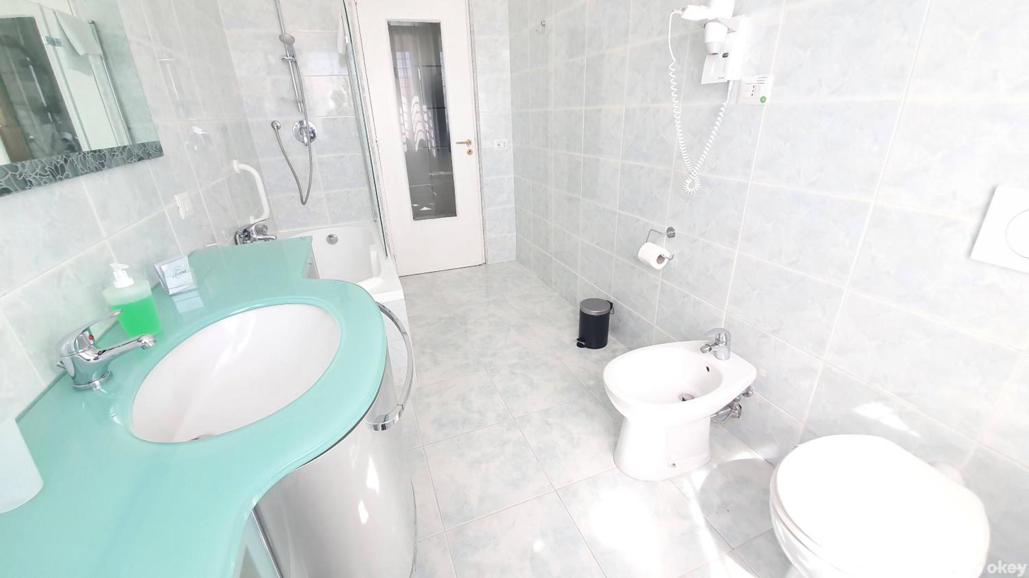 Limited Edition Guesthouse Бари Екстериор снимка